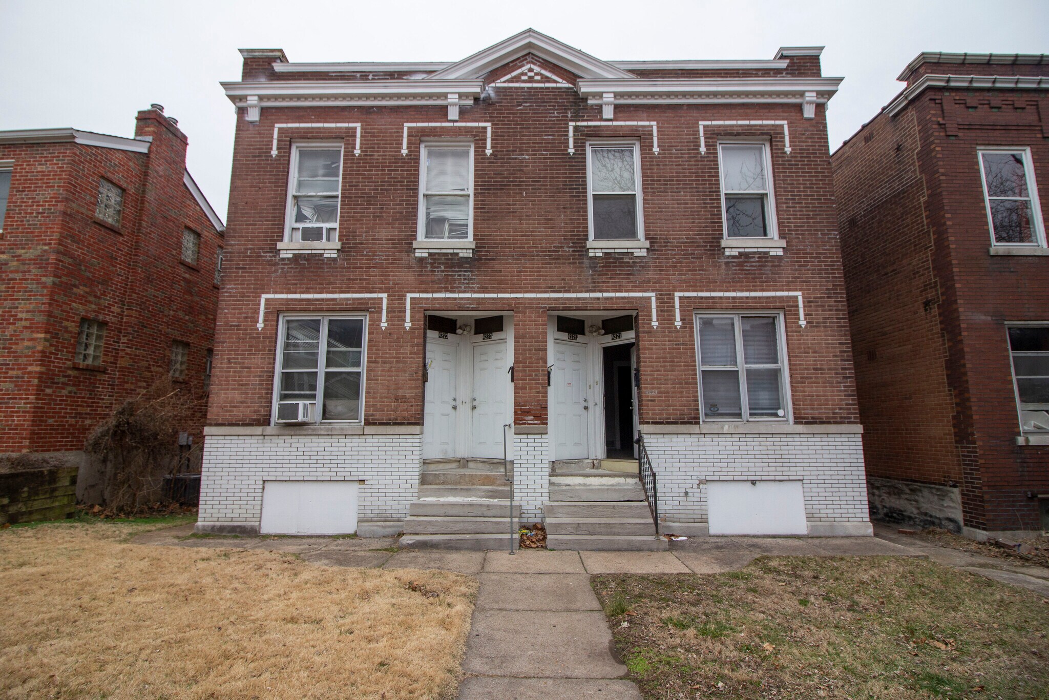 Building Photo - 4221 Dewey Ave