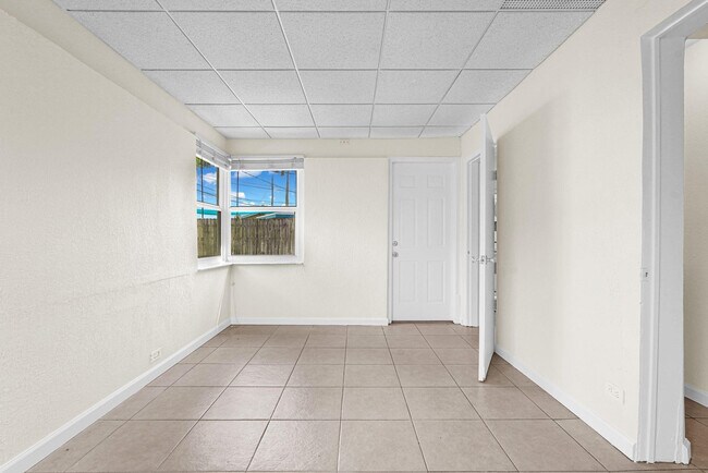 Building Photo - 261 NE 45th St