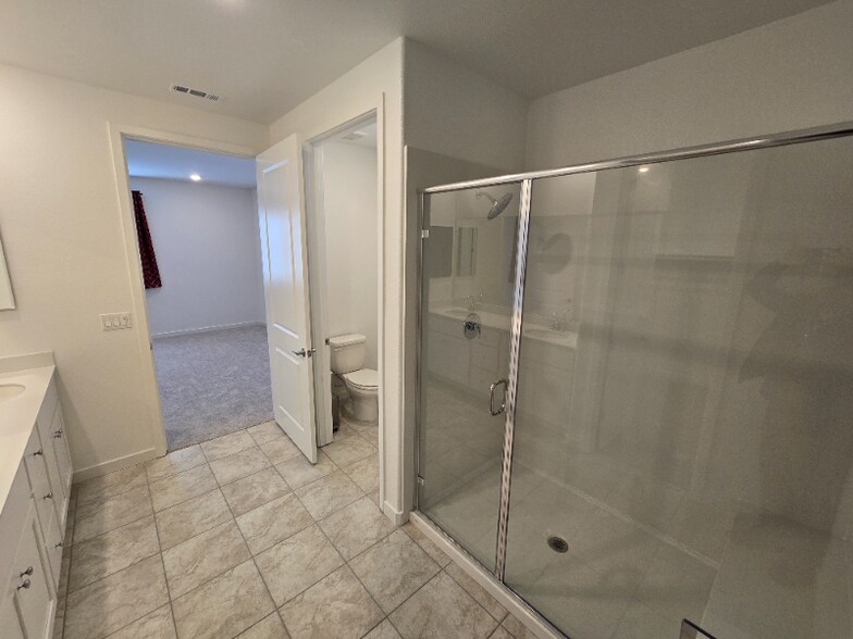 Building Photo - 1743 Shingle Ave