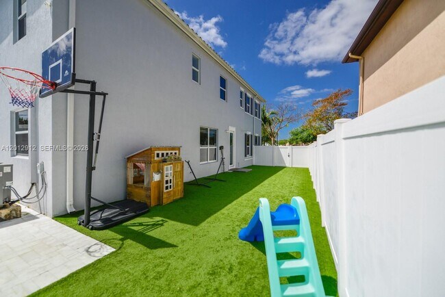 Building Photo - 9101 SW 169th Pl