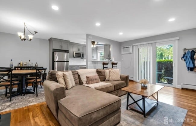 Building Photo - 320 South St