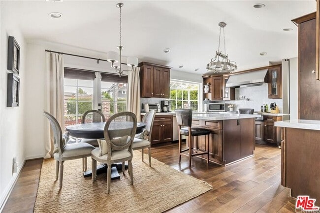 Building Photo - 815 Camphor St