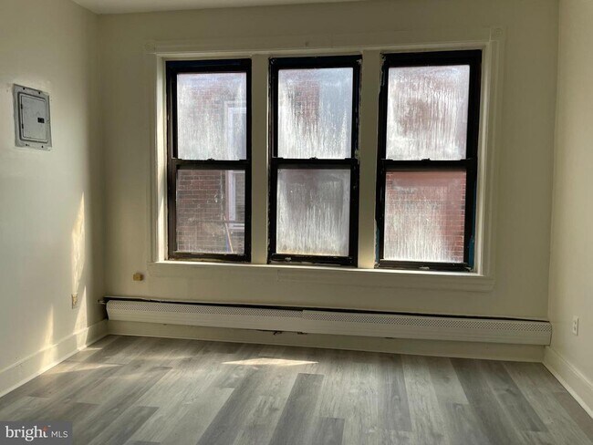 Building Photo - 270 S 52nd St