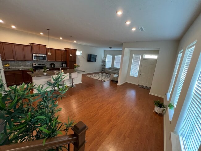 Building Photo - 843 Templeton Dr