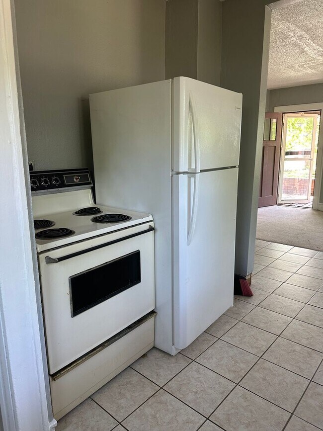 Building Photo - 816 Dawson St