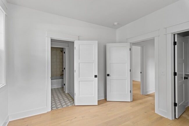 Building Photo - 1714 Carvell Ave