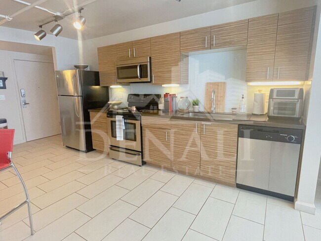 Building Photo - 535 W Thomas Rd