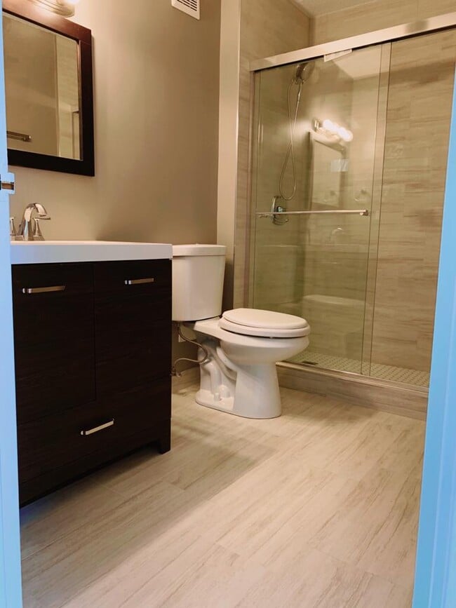 Building Photo - 111 W Maple St