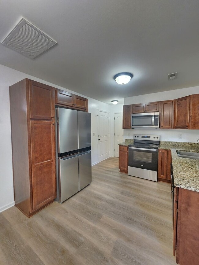 Building Photo - COMING SOON!!! Weaverville Townhouse-End Unit! (Creekside Village)