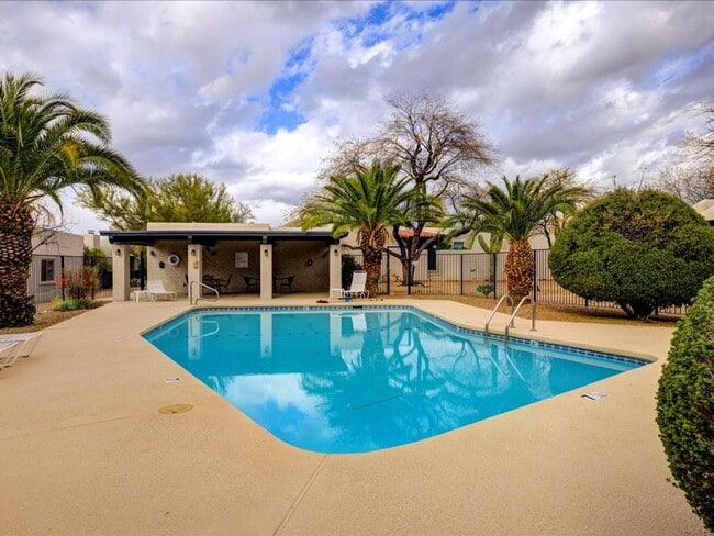 Building Photo - 2 Bedroom 2 Bathroom