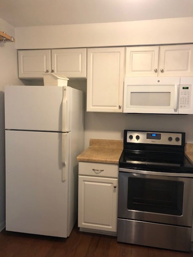 Building Photo - 2 bed/1.5 Bath Condo in Green Hills, Commu...