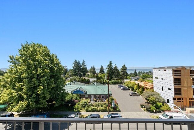 Building Photo - Air Conditioned West Seattle Live/Work Tow...