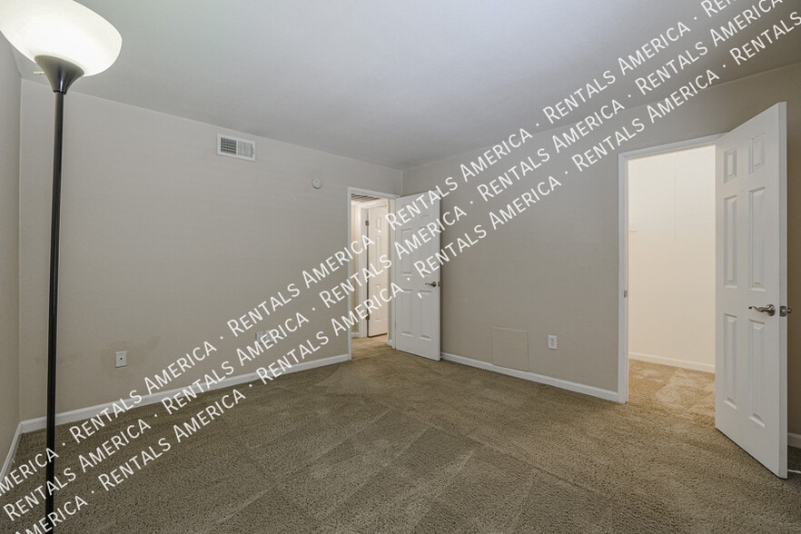 Building Photo - 5877 N Granite Reef Rd