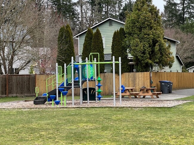 Building Photo - 3 Bedroom  2 Bath Home in Desirable Maple Valley