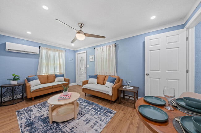 Building Photo - 420 Avenida Alegre