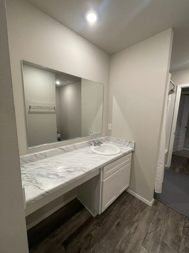 Building Photo - 4 Bed | 2 Bath in Broken Arrow!