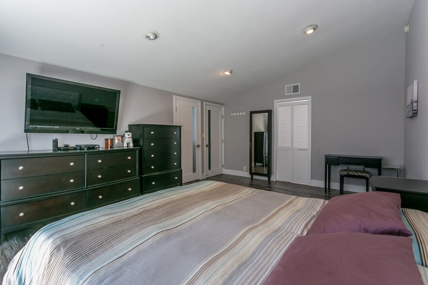 Building Photo - 6345 Jumilla Ave