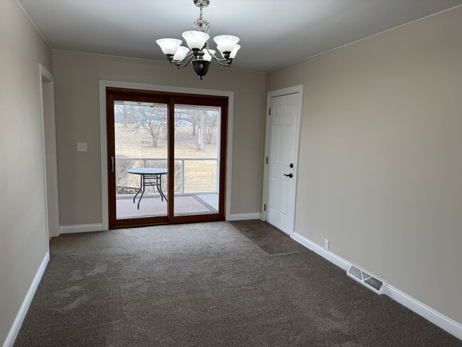 Building Photo - 233 Manor Dr