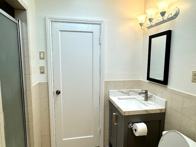 Building Photo - 2626 Moraga St