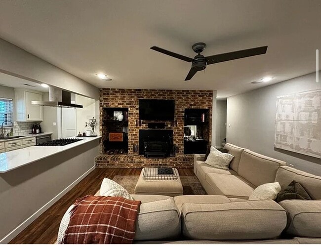 Building Photo - 1739 Creek Ct