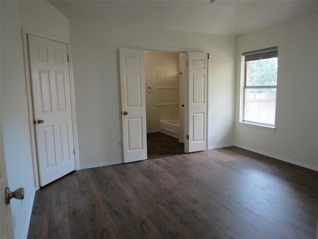 Building Photo - 1503 Serene Oaks Dr