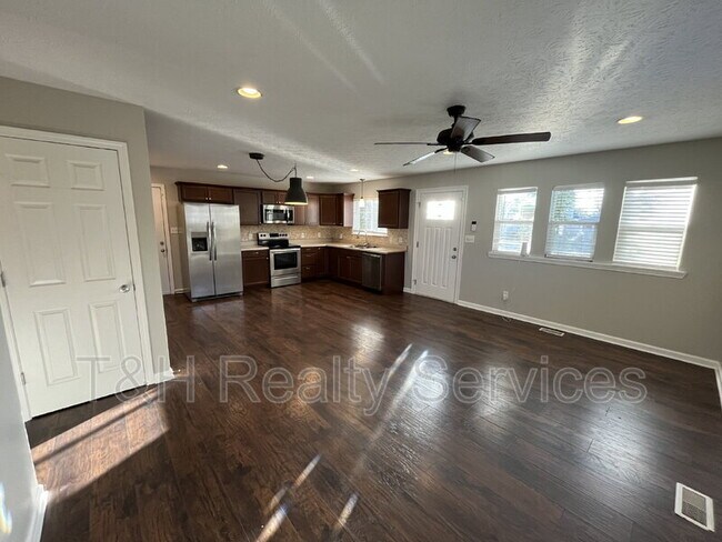 Building Photo - 333 N 7th Ave