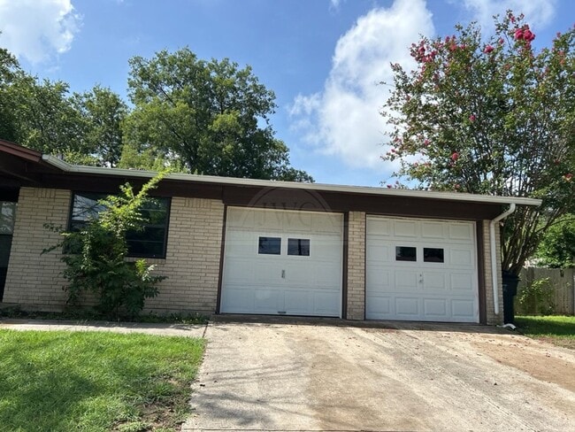 Building Photo - 3202 Brookbend Dr