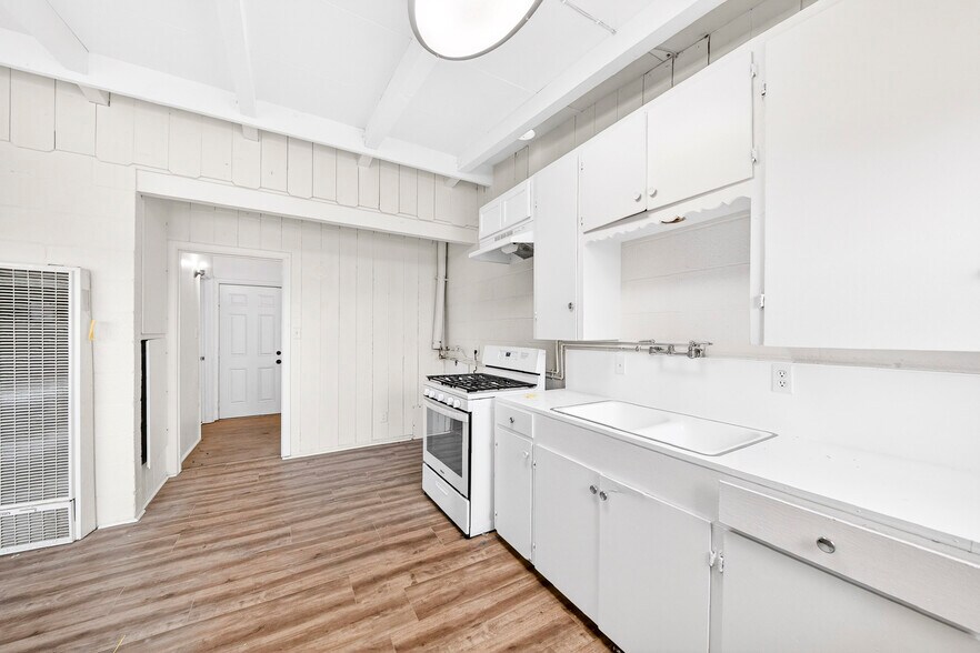 Building Photo - 11393 Lee Ave