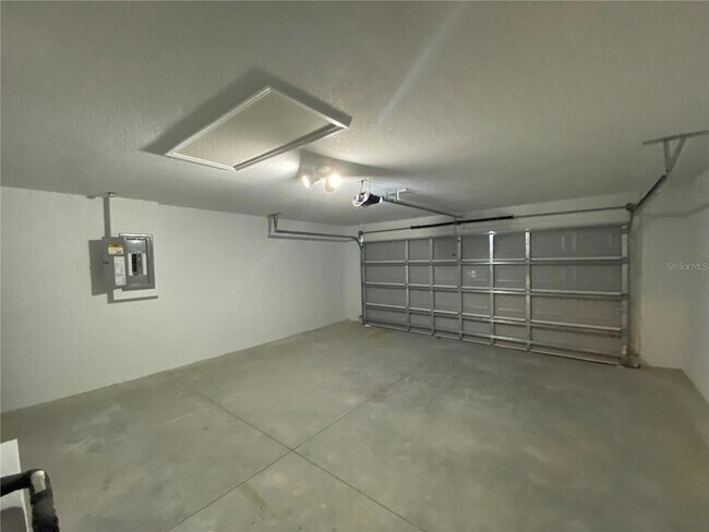 Building Photo - 958 W Geneva Pl