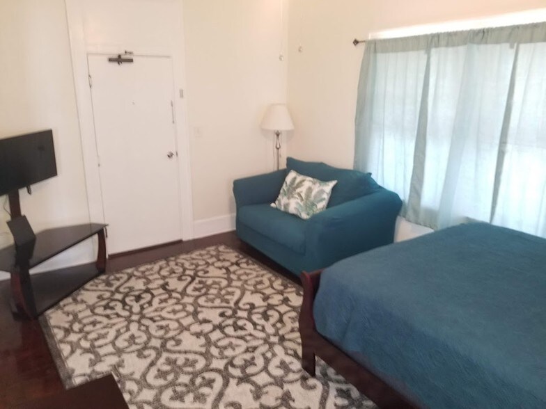 Building Photo - 524 Dr MLK Jr St S