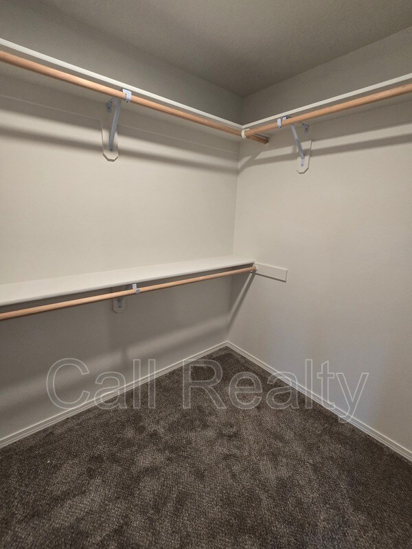 Building Photo - 5609 N Calvin Rd