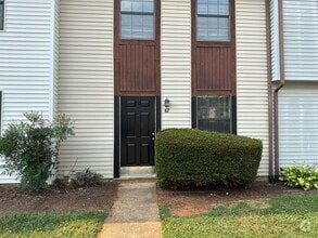 Building Photo - 2 Story Townhouse Under $900