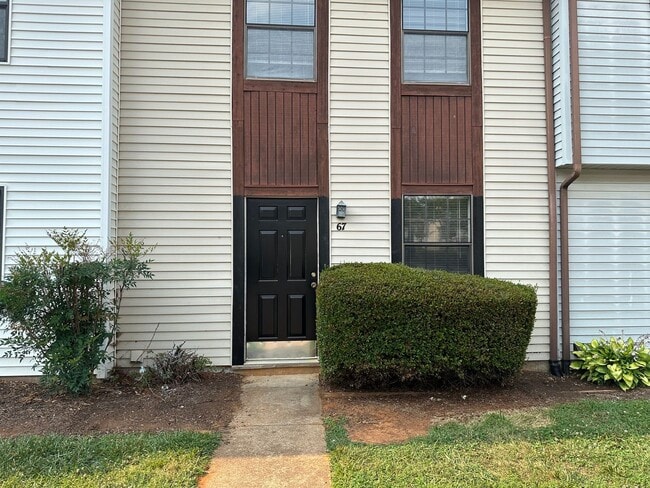 Primary Photo - 2 Story Townhouse Under $900