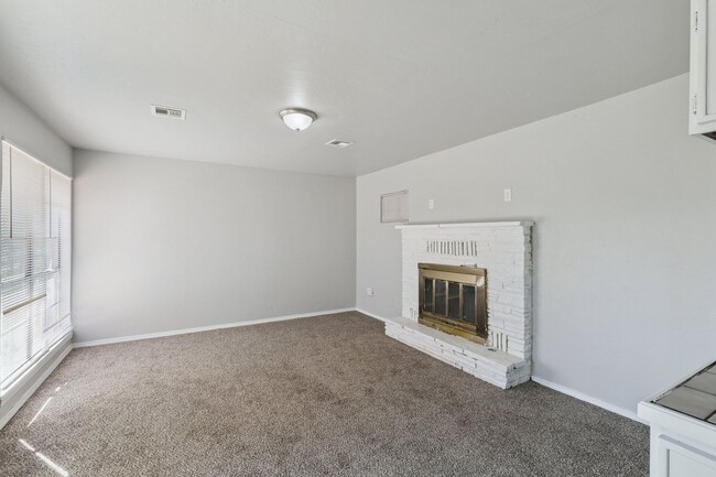 Building Photo - 3 bed, 2.5  bath house in Warr Acres