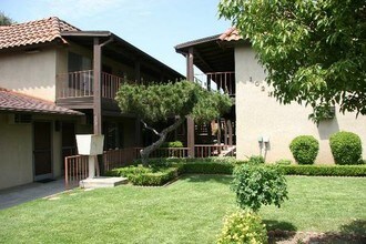 Building Photo - Villa Plaza