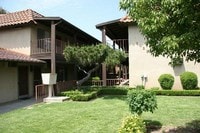 Building Photo - Villa Plaza