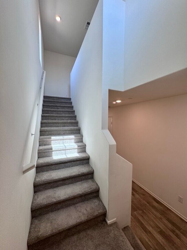 Building Photo - Newly built 4 bedroom Winchester home for ...