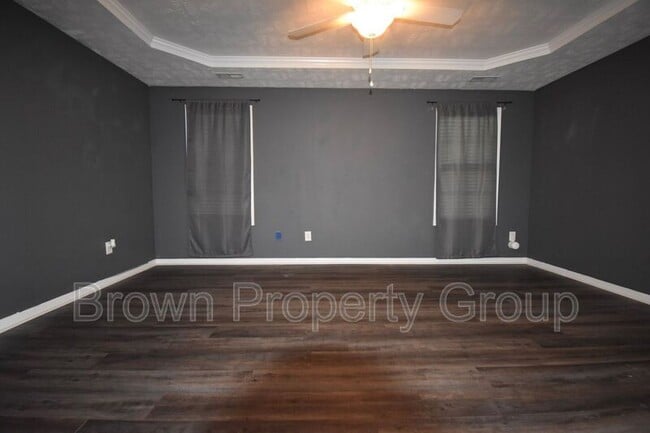 Building Photo - 494 Hogart St