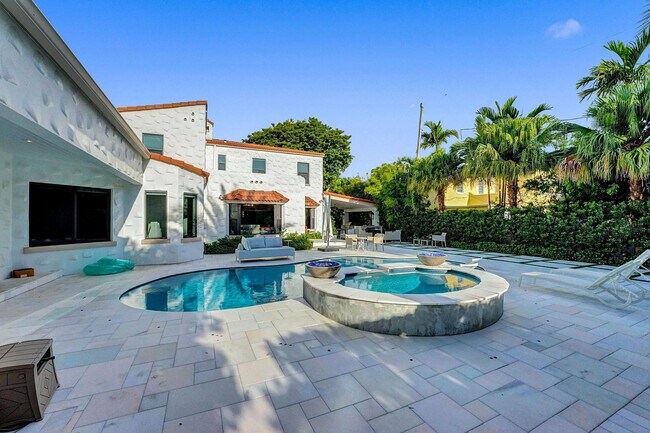 Building Photo - 614 Poinciana Dr