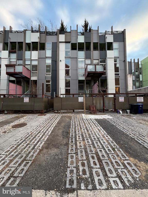 Building Photo - 149 W Laurel St