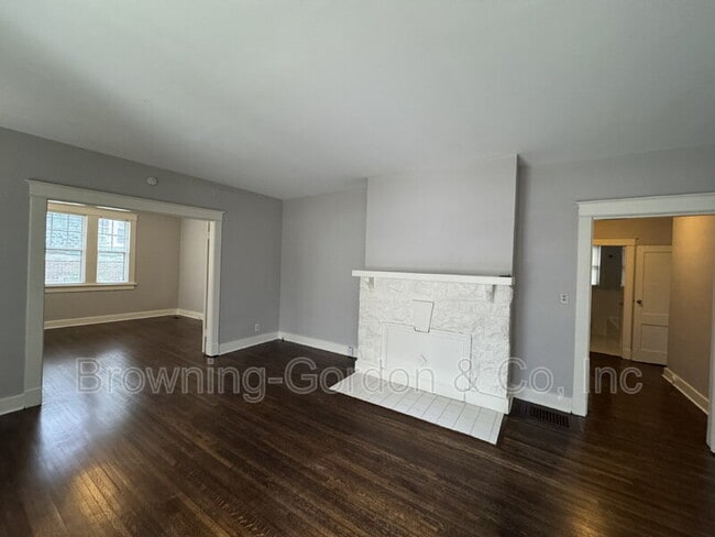 Building Photo - 1806 15th Ave S