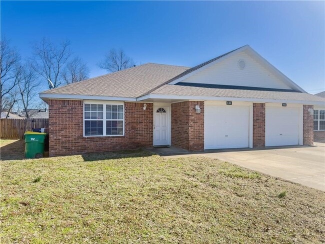 Building Photo - 662 Appleridge Dr