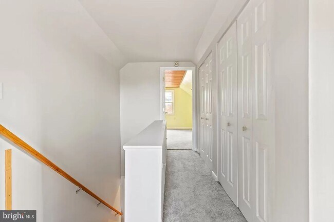 Building Photo - Picture-Perfect 2 Bedroom Home!