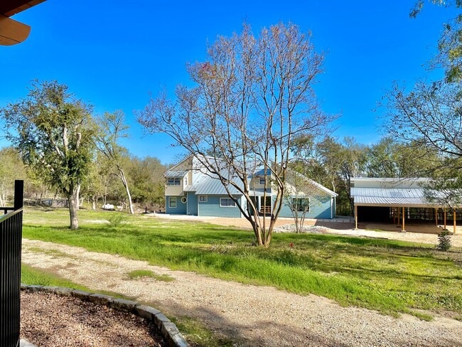Building Photo - House on 5 Acres East of Austin!