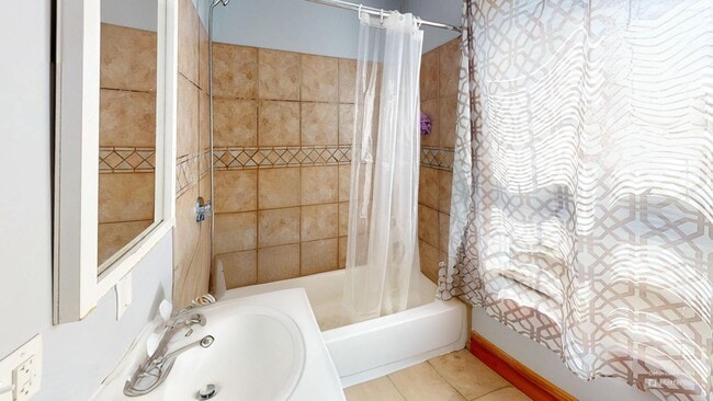 Building Photo - Sunny 4 Bed in Roxbury .5mi from the Orange Line