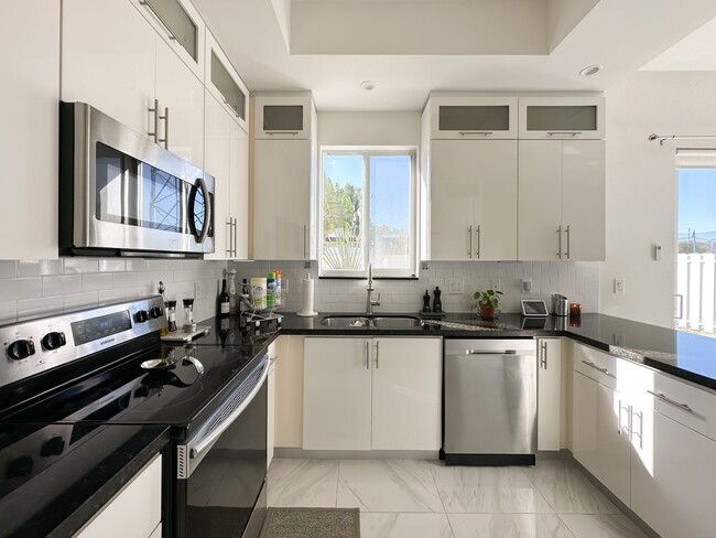 Building Photo - 3900 SW 69th Ave