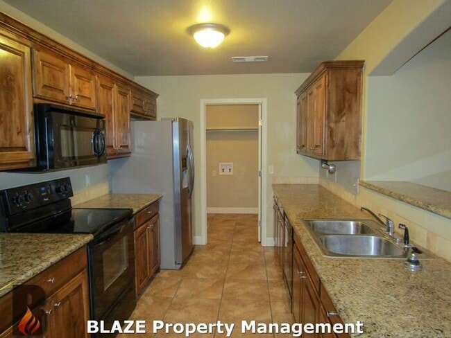 Building Photo - Charming Corner Lot Home in Desirable City...