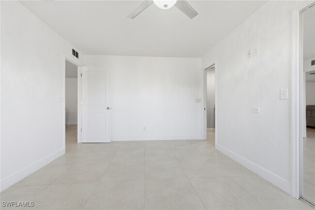 Building Photo - 18554 Zinnia Rd