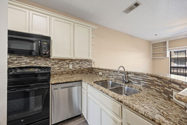 Building Photo - 4800 W Lovers Ln