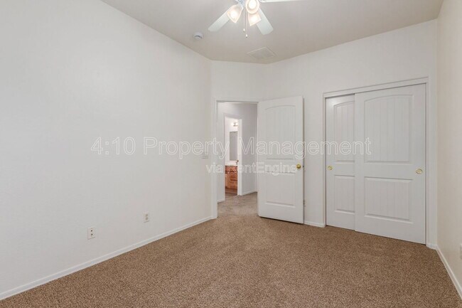 Building Photo - 2644 E Chester Dr